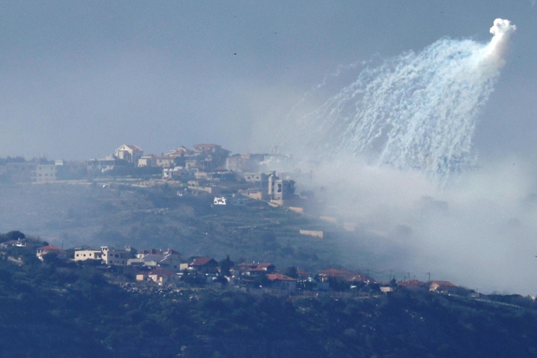  Israeli white phosphorus stalks south Lebanon